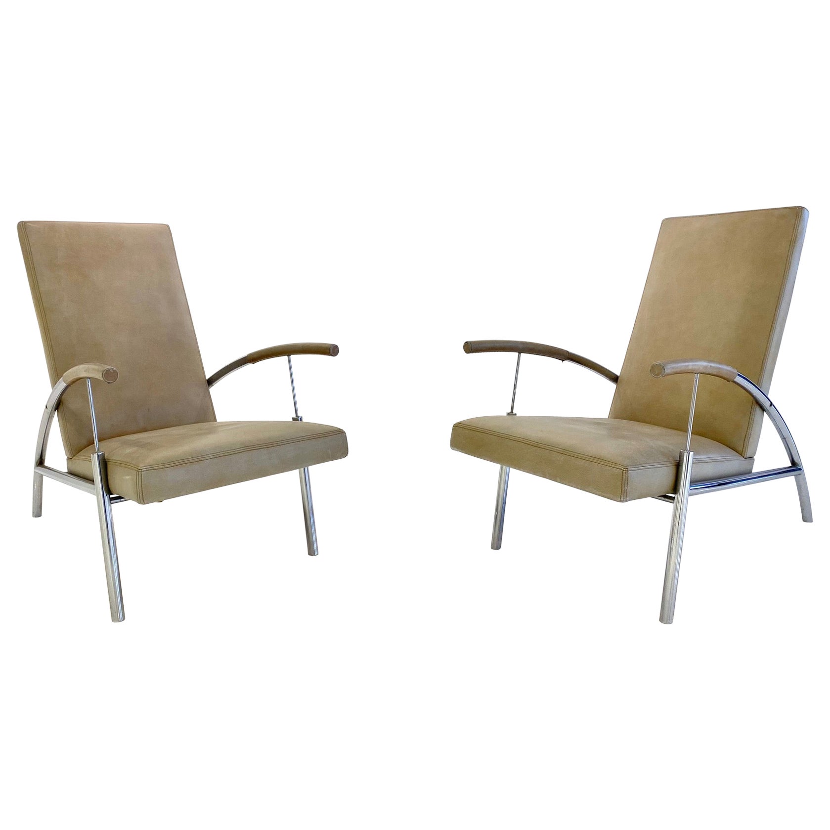 Paire de fauteuils de salon élégants en chrome et cuir de design mi-siècle moderne en vente