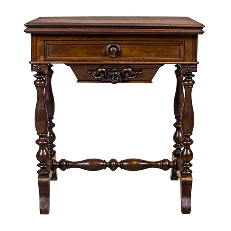 Seidentisch oder Kartentisch aus Nussbaumholz, 19. Jahrhundert