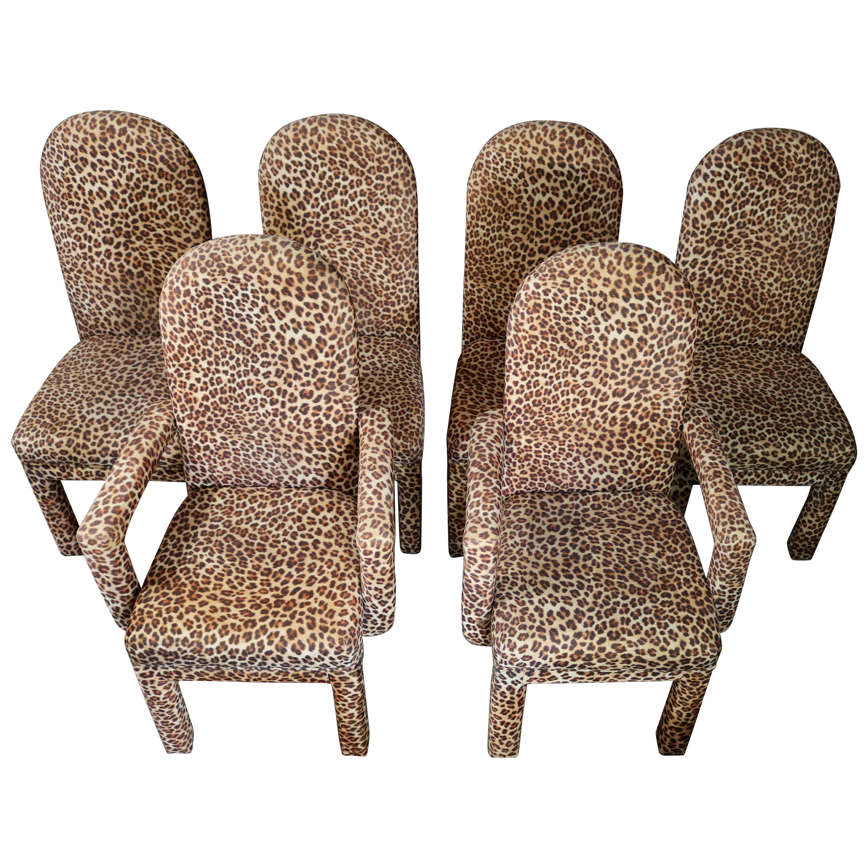 Mid-Century Modern Set of 6 Faux Leopard Dining Chairs 4 Armless / 2-Arm For Sale