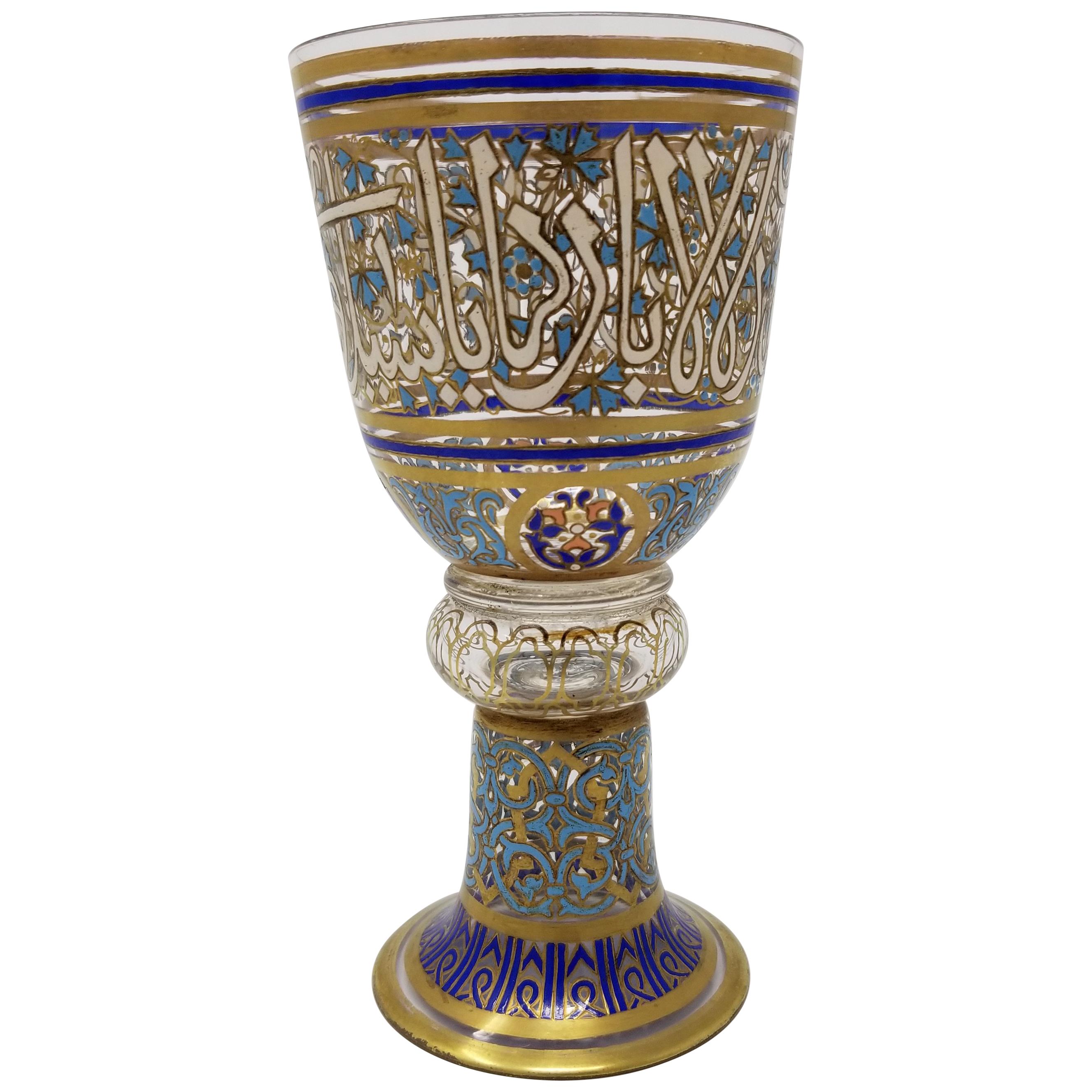 Antiker Ottomane aus vergoldetem und emailliertem Lobmeyr-Glaskelch mit islamischer Kalligrafie im Angebot