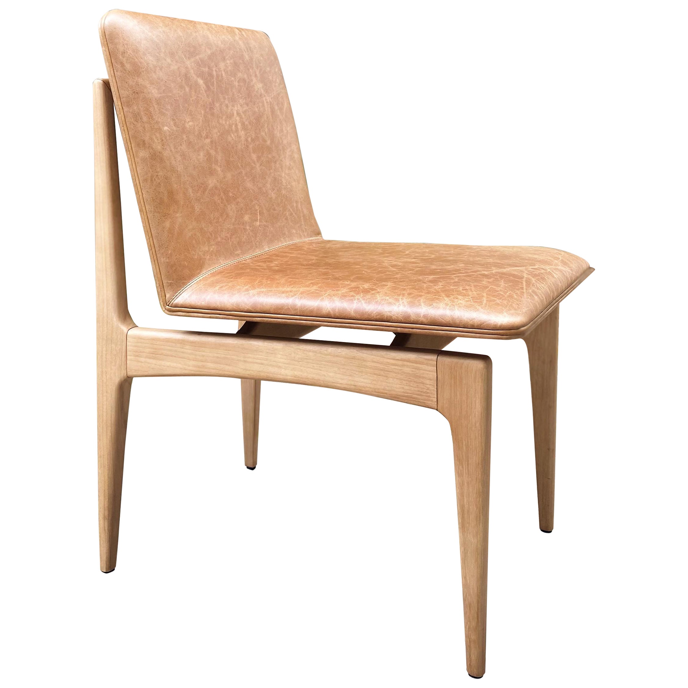 Minimalistischer Stuhl „Oscar“ aus massivem  Holz mit Leder oder Stoff im Angebot