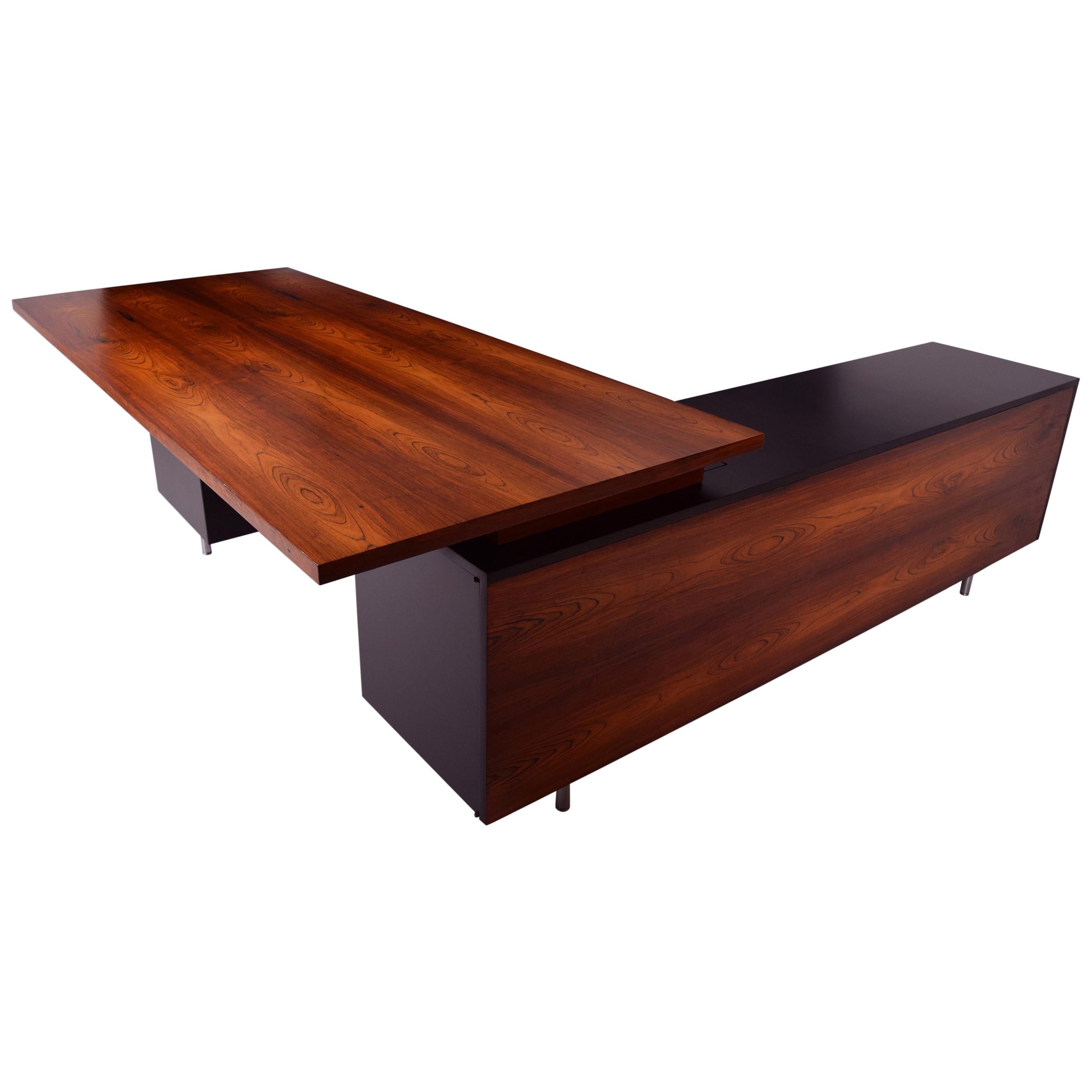 George Nelson, Herman Miller, USA, circa 1952
Model 8436-L EOG (Executive Office Group)
Executive L-shape desk, rosewood, walnut, black lacquer, aluminum, steel.
Measures: 91