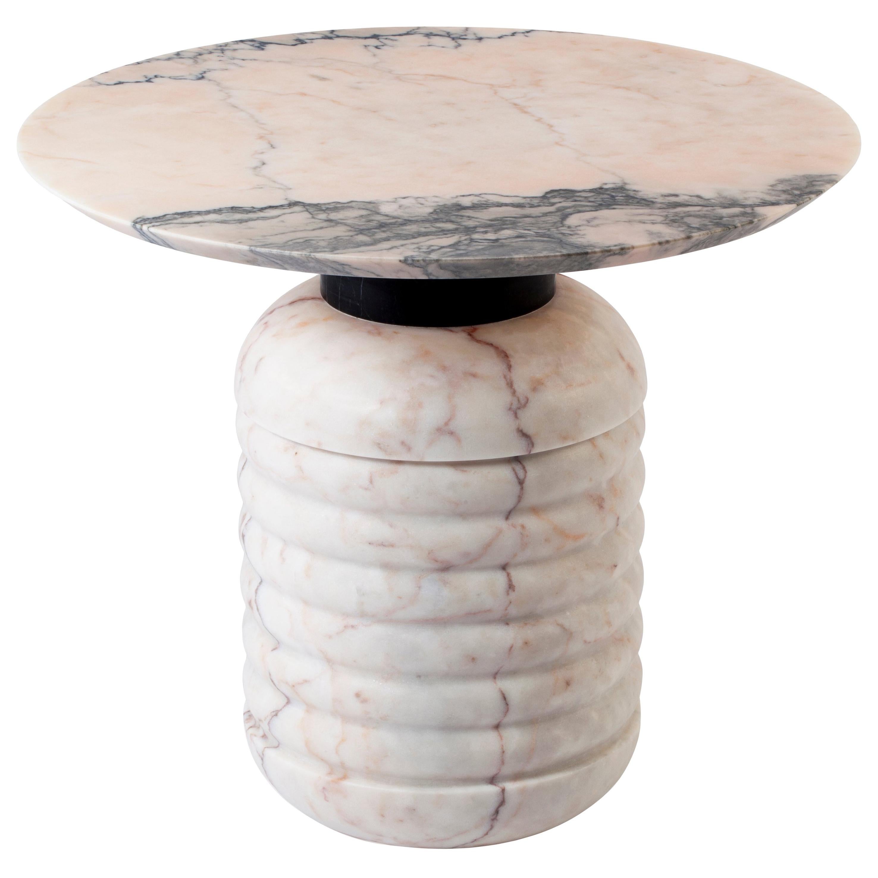 Table d'appoint haute en marbre blanc naturel, plateau en rose, détails noirs, faite à la main, Jean en vente