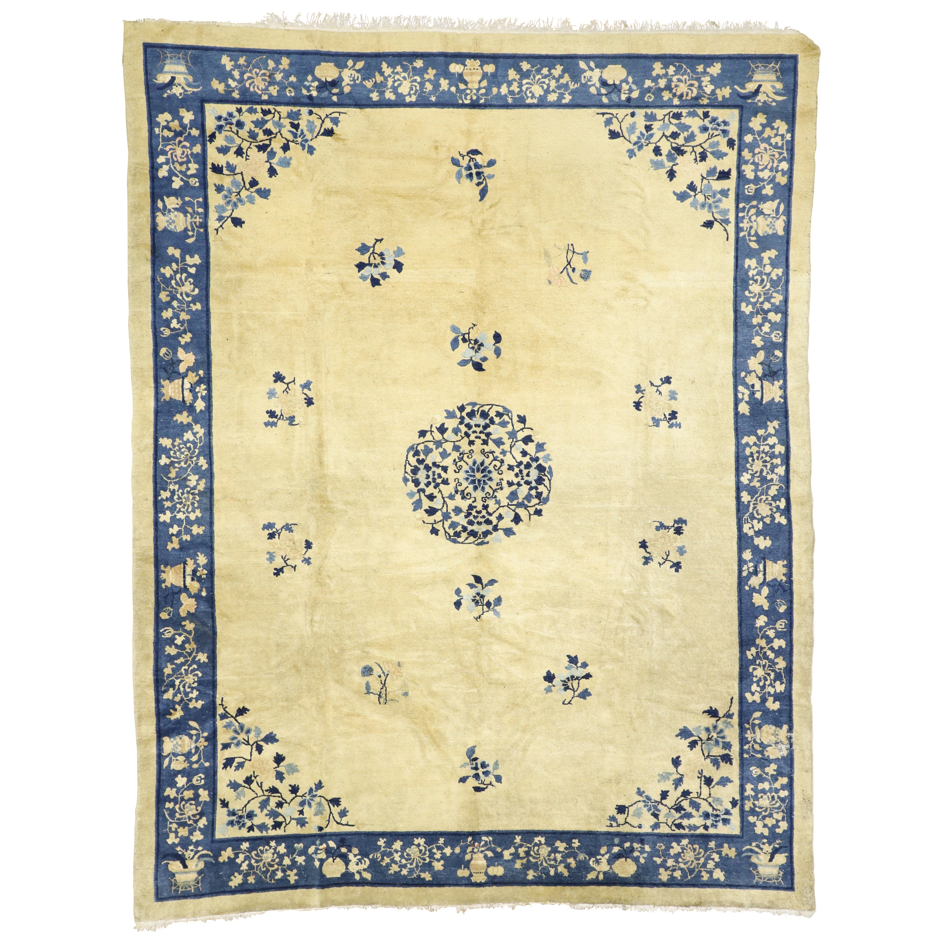 Late 19th Century Chinese Peking Rug with Chinoiserie Style For Sale at