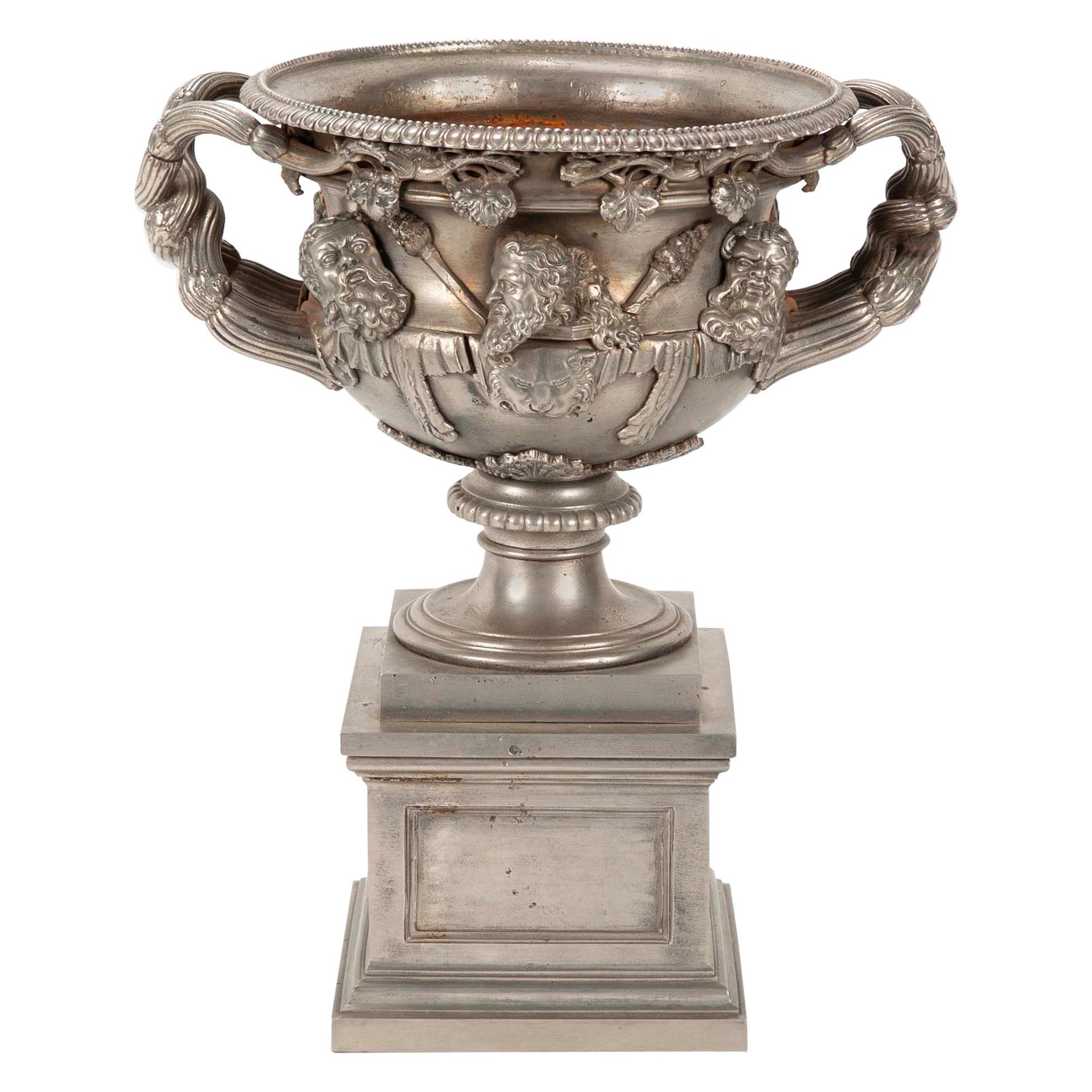 Vase Warwick anglais en acier poli du 19ème siècle