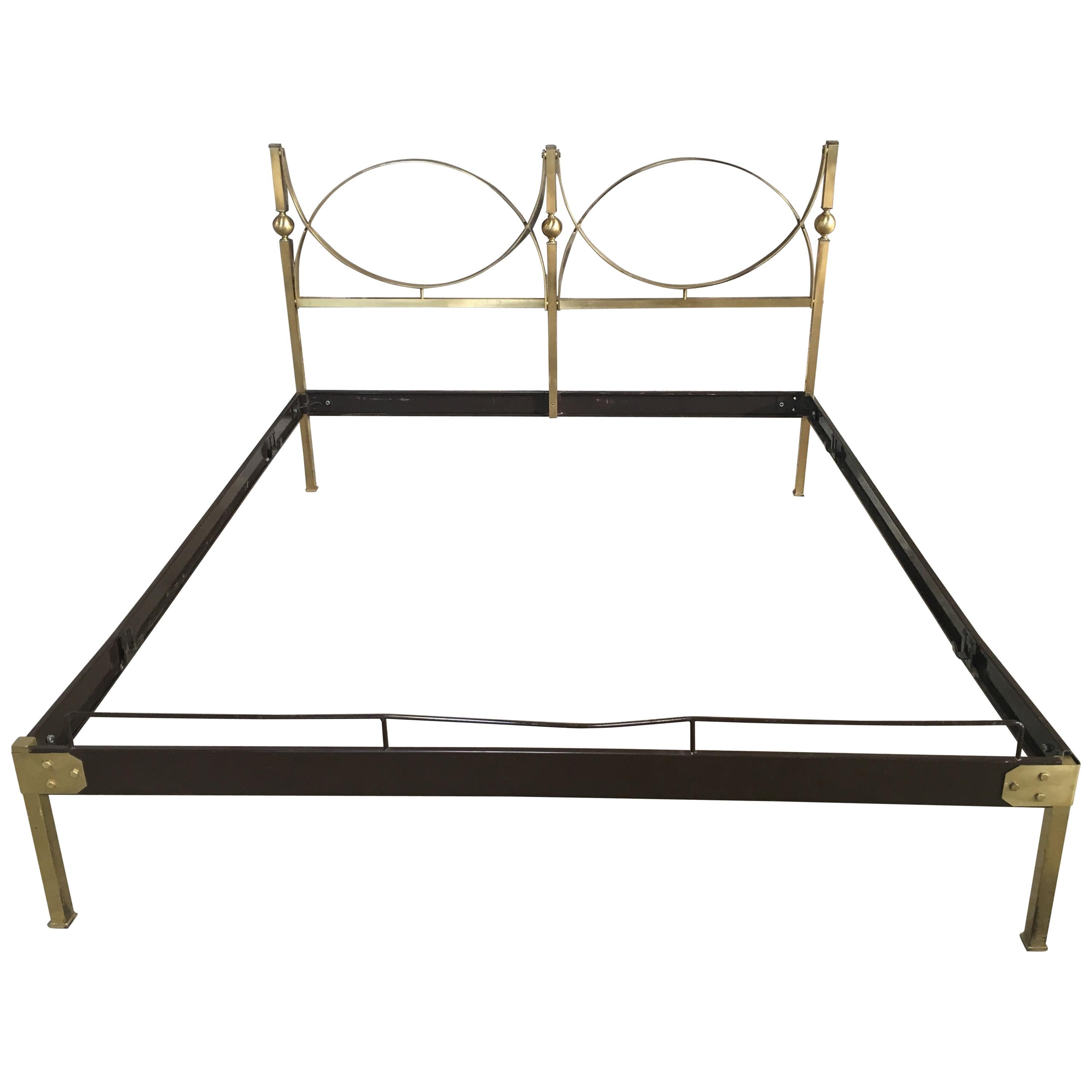 Mid-Century Modern Italian Gilt Brass Bed with Lacquered Metal Structure, 1960s
