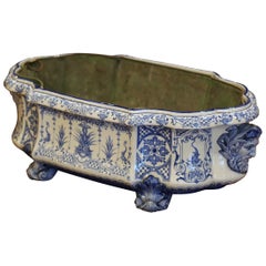 Jardinière francese del XIX secolo in maiolica bianca e blu dipinta a mano firmata Gien