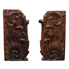 Antique Pair of Acanthus Leaf Caved Walnut Architectural Elements, 18th Century