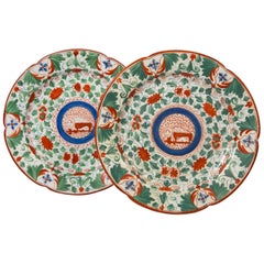 Paire de plats anciens en faïence représentant des dragons, Angleterre, vers 1810