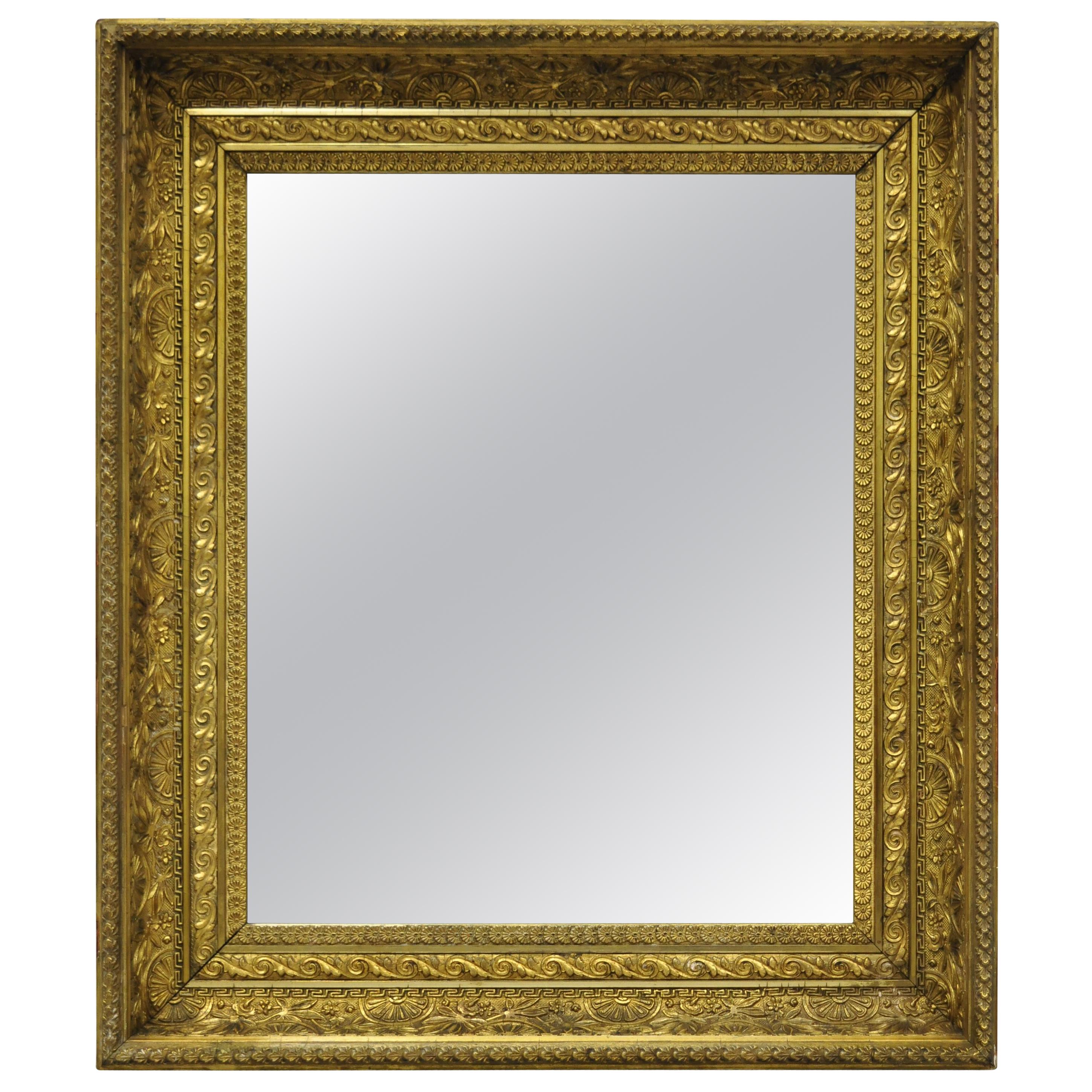 Specchio da parete con cornice in legno dorato e gesso del XIX secolo con disegno di foglie "a".