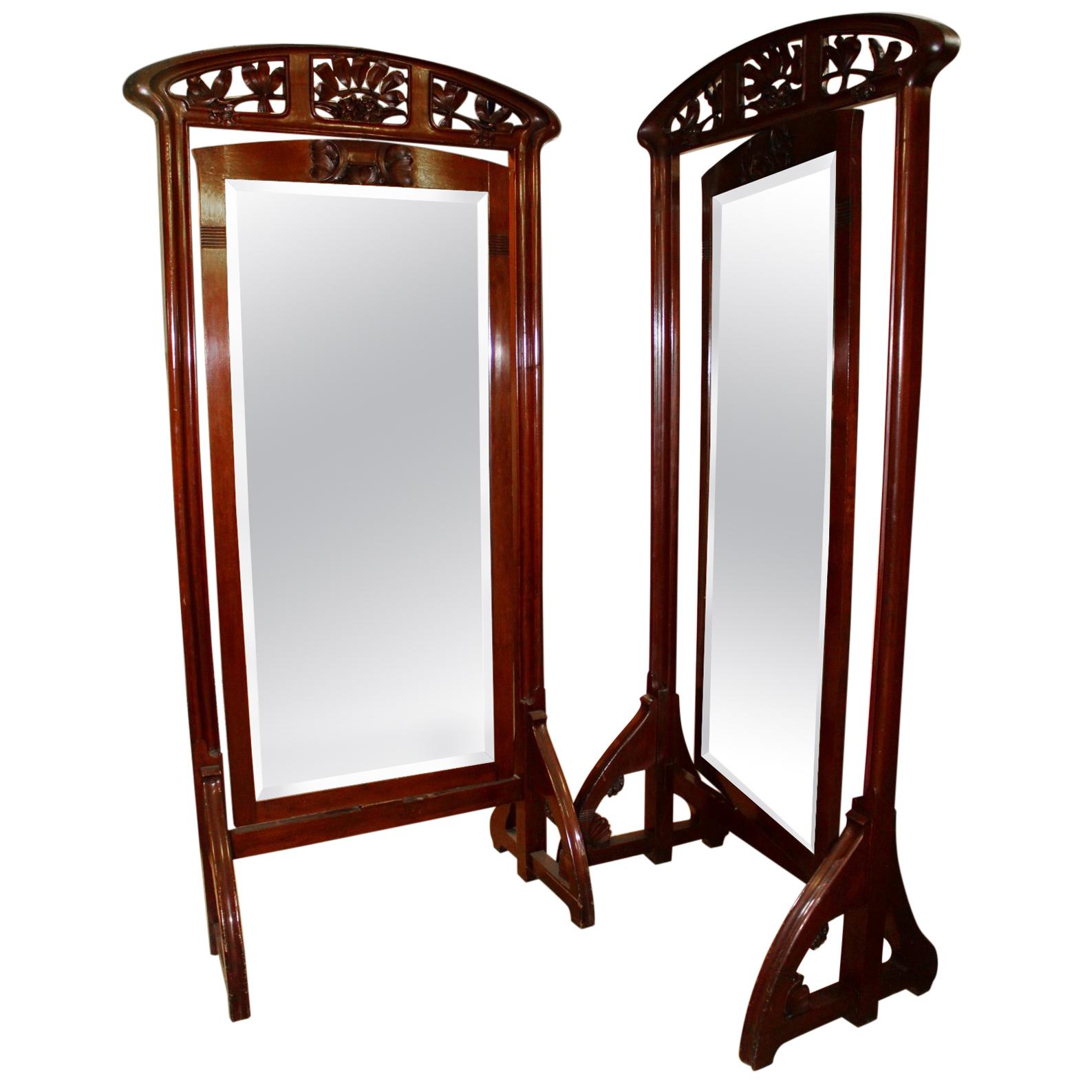 Art Nouveau Walnut Cheval Mirror in the Manner of Louis Majorelle, 19th Century  For Sale
