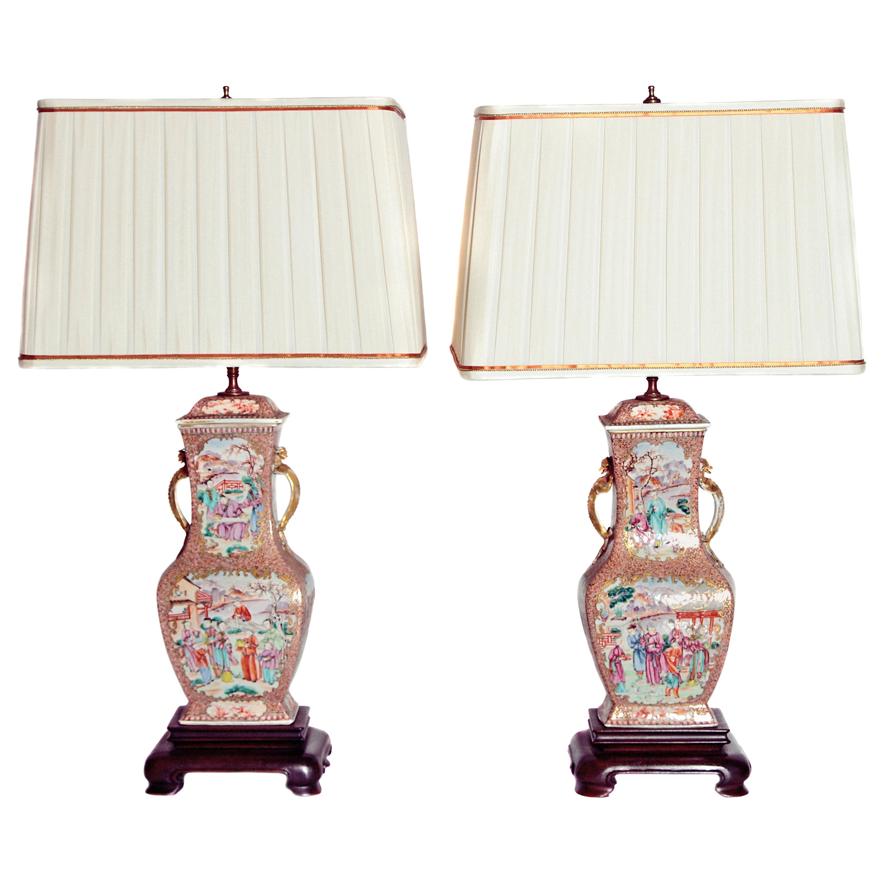 Paire de jarres en porcelaine rose mandarine d'exportation chinoise du début du 19e siècle servant de lampes