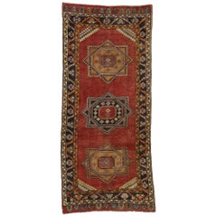 Tapis de couloir de couloir turc vintage Oushak avec style tribal artisanal