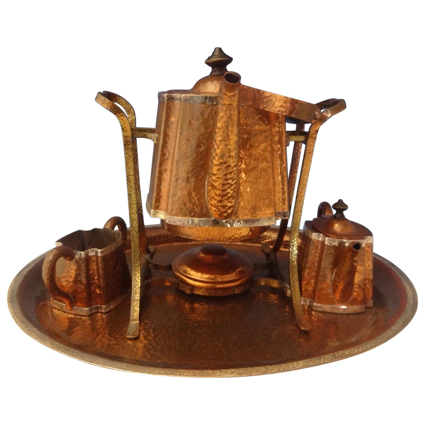 Service à thé en cuivre de 4 pièces, bouilloire, sucrier, crémier Arts & Crafts de Joseph Heinrichs en vente