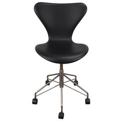 Arne Jacobsen Model 3117 Office Chair