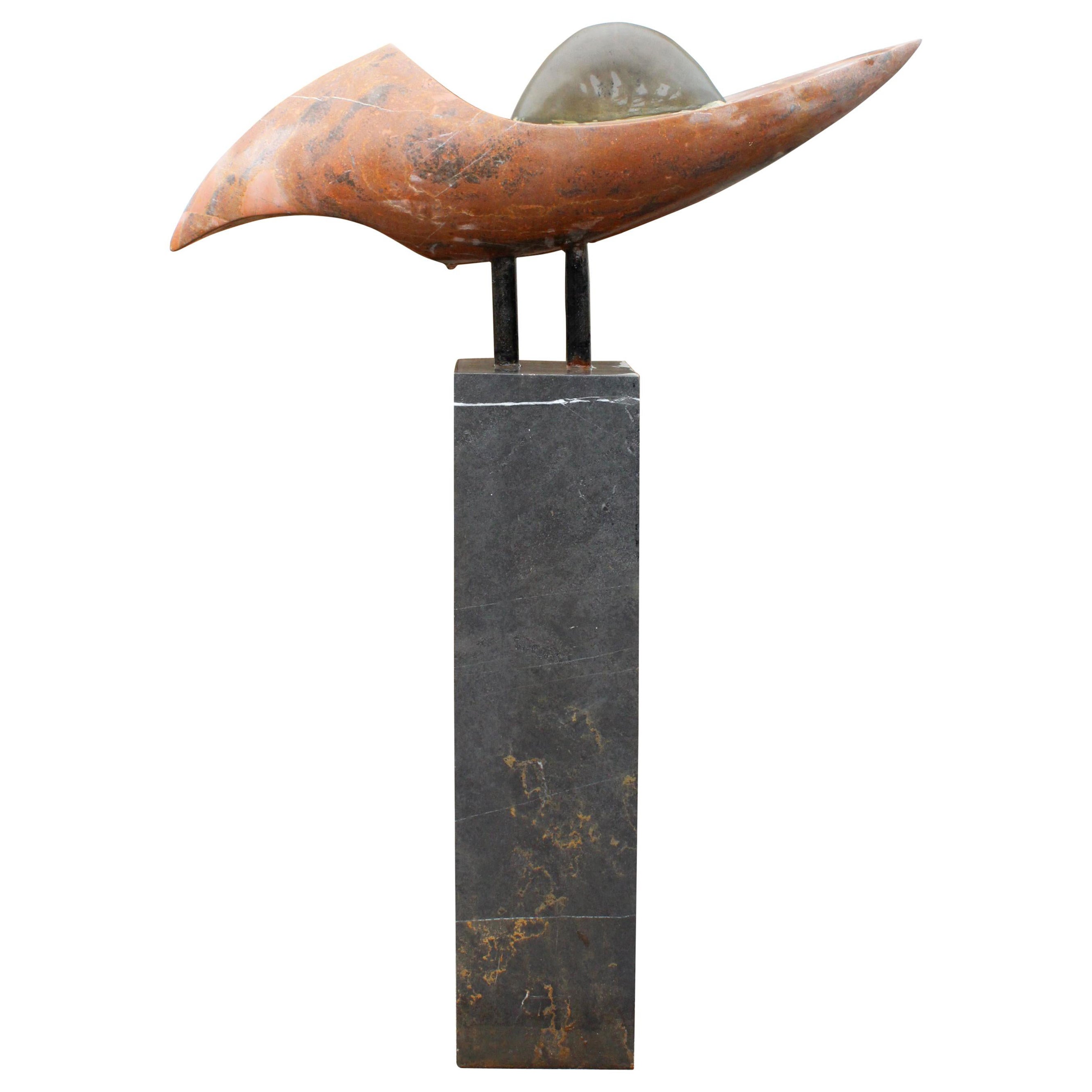 Moderne Skulptur aus abstrakter Bronze und verschiedenen Marmor aus den 1990er Jahren im Angebot