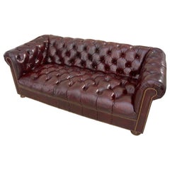 Chesterfield-Sofa in Burgunderleder