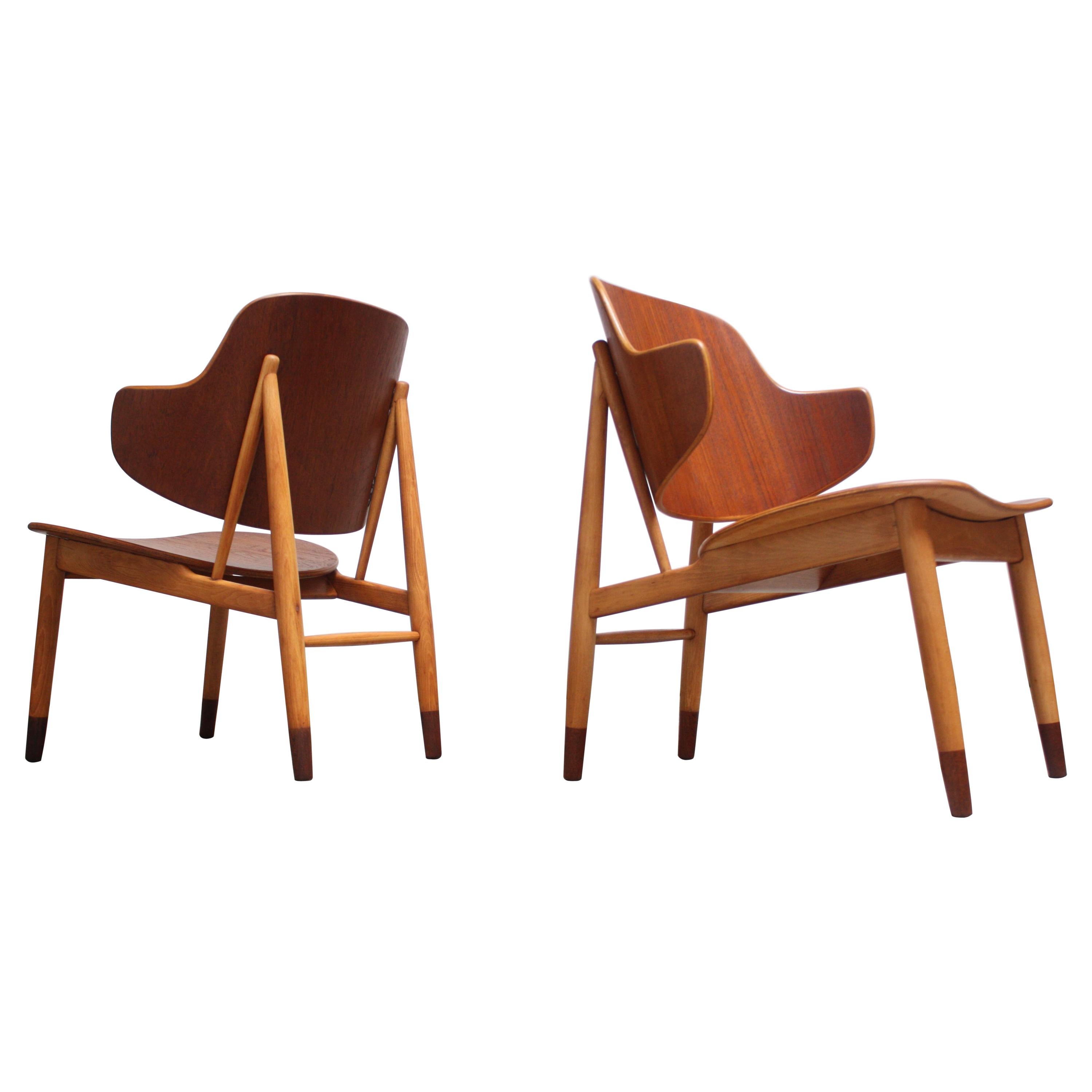 Paire de chaises sculpturales danoises en coquillage par Ib Kofod-Larsen en teck et hêtre
