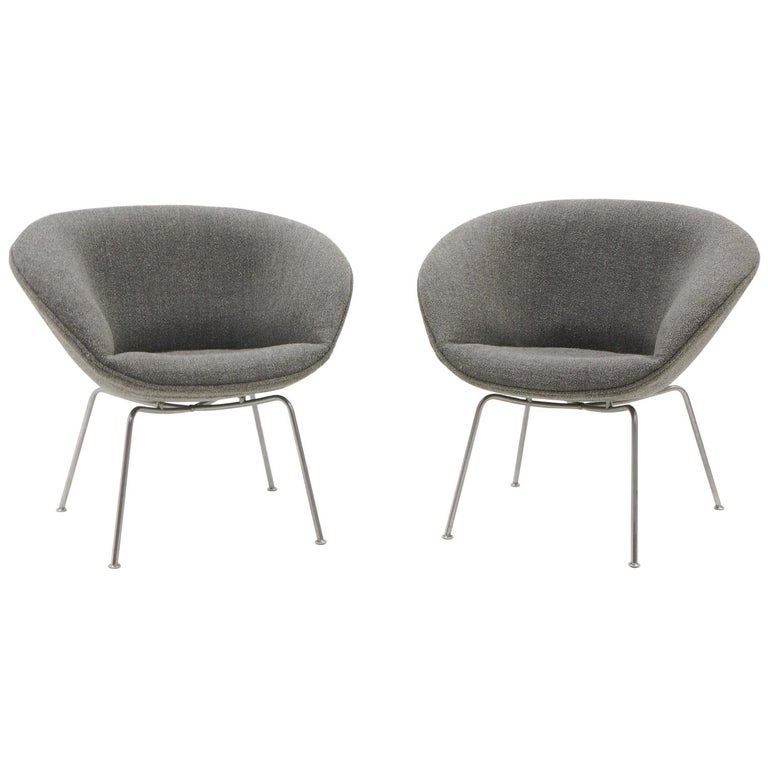 Pair of Pot Chairs by Arne Jacobsen for Fritz Hansen, Restored, Maharam Fabric 1
