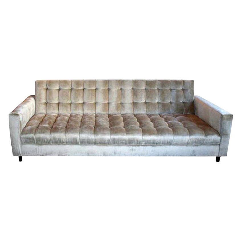 Divano personalizzato in velluto grigio di Adesso Imports