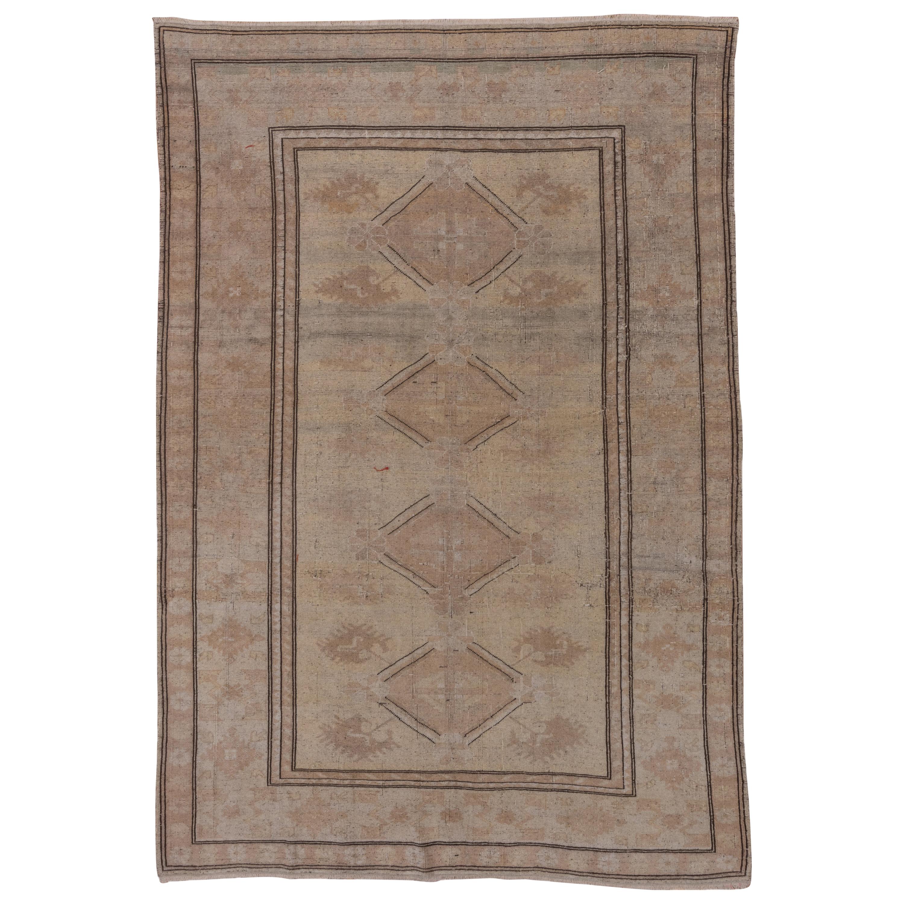 Neutral Oushak Rug, Sandy Field, Early 20th Century For Sale