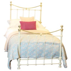 Victorian Bed in Cream with Curved Top Rail, MS33