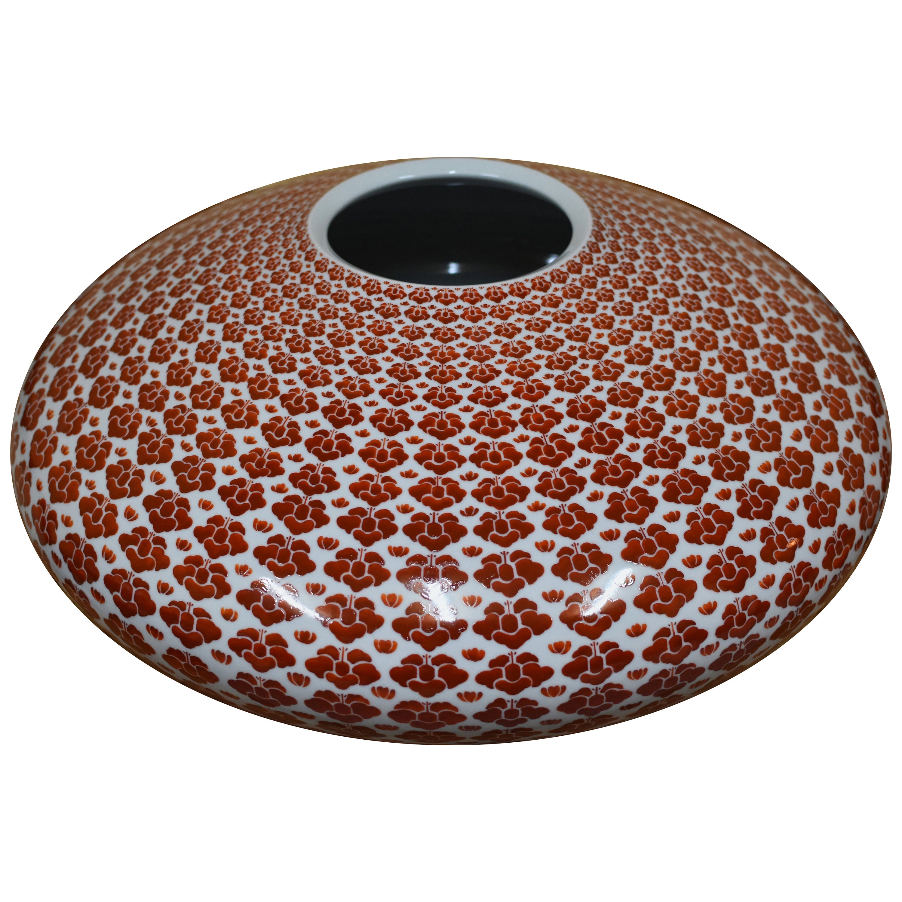 Red Porcelain Vase by Japanese Contemporary Master Artist For Sale at 1stDibs