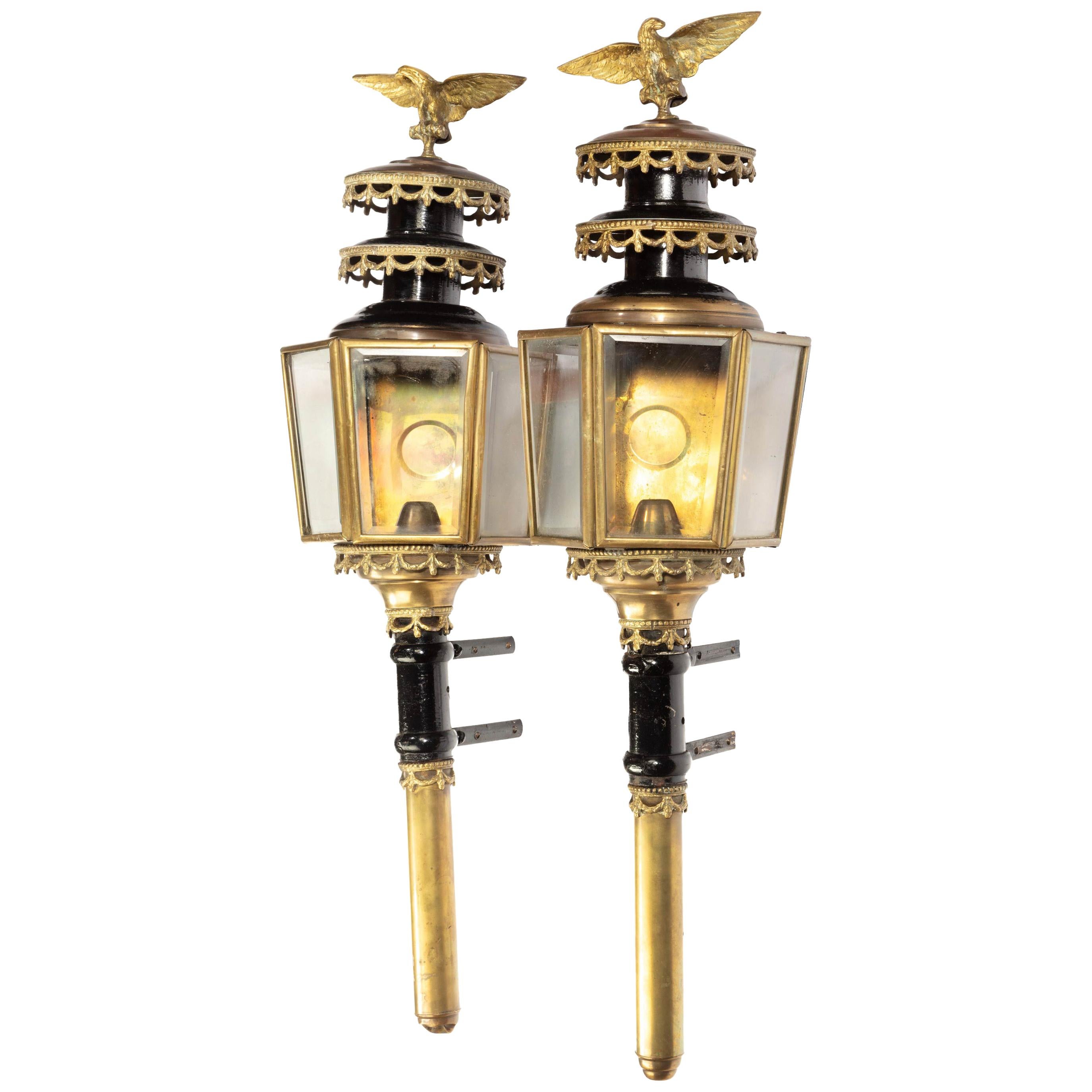 Lampen aus gut patinierter Bronze und vergoldeter Bronze, Paar im Angebot