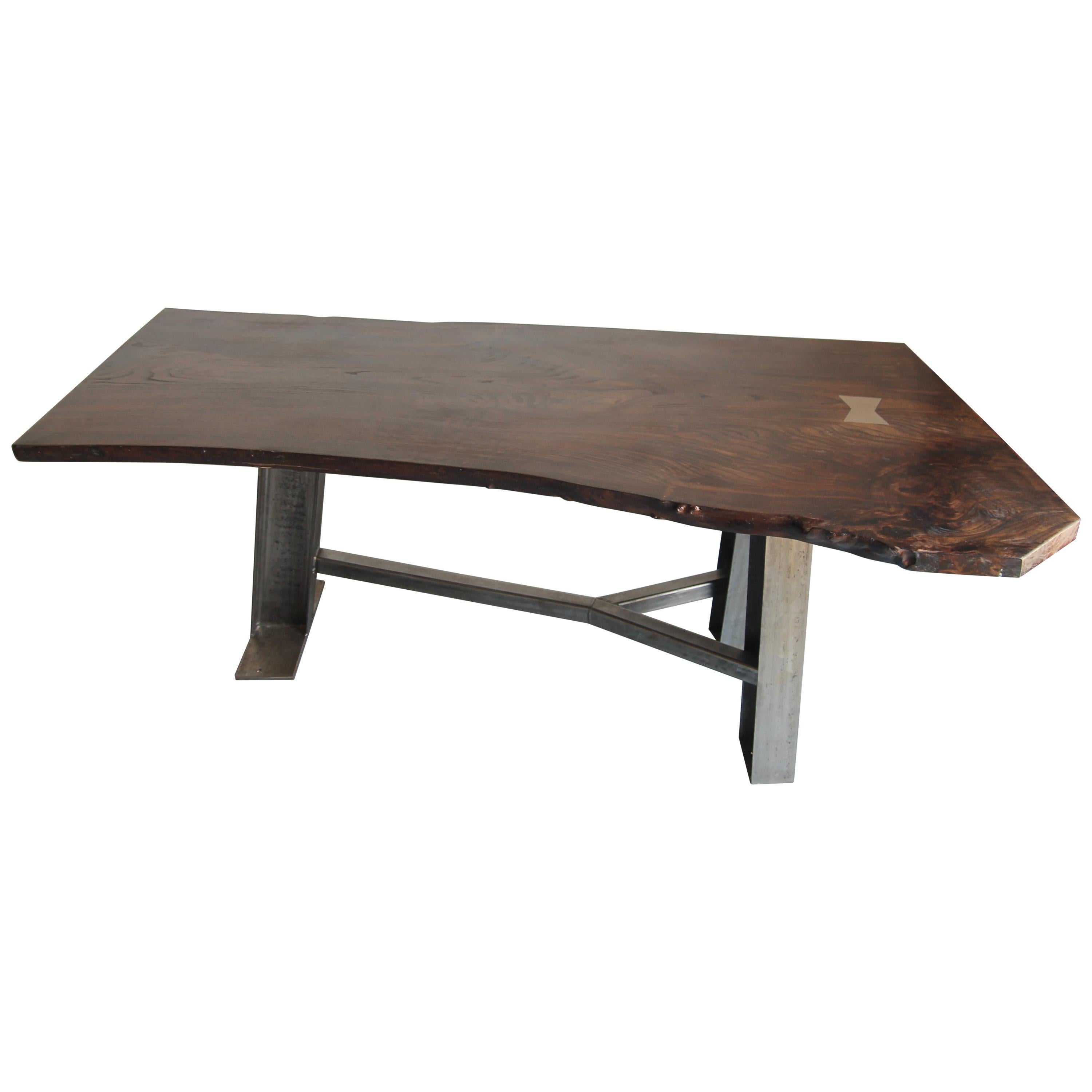 Table Live Edge avec base en métal personnalisée à 3 pieds