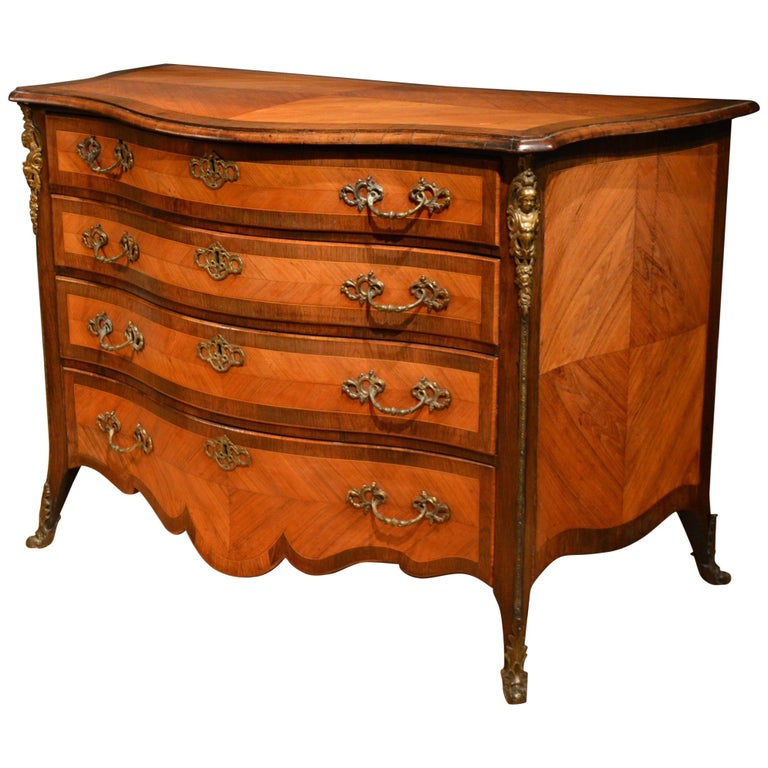 18th Century Dutch Serpentine Commode of Four Drawers 1