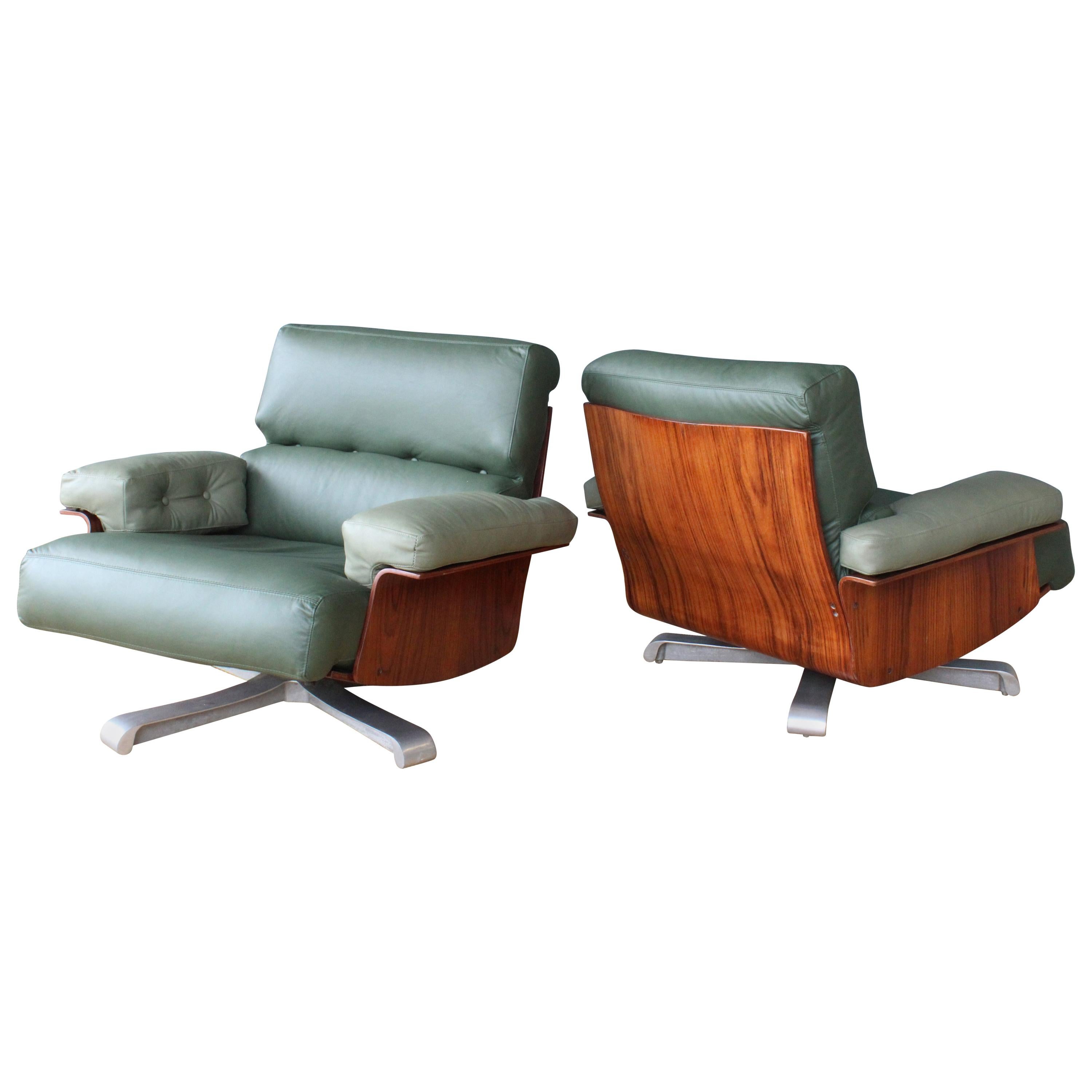 Pair of Brazilian Rosewood Chairs with Leather Upholstery, Brazil, 1960s