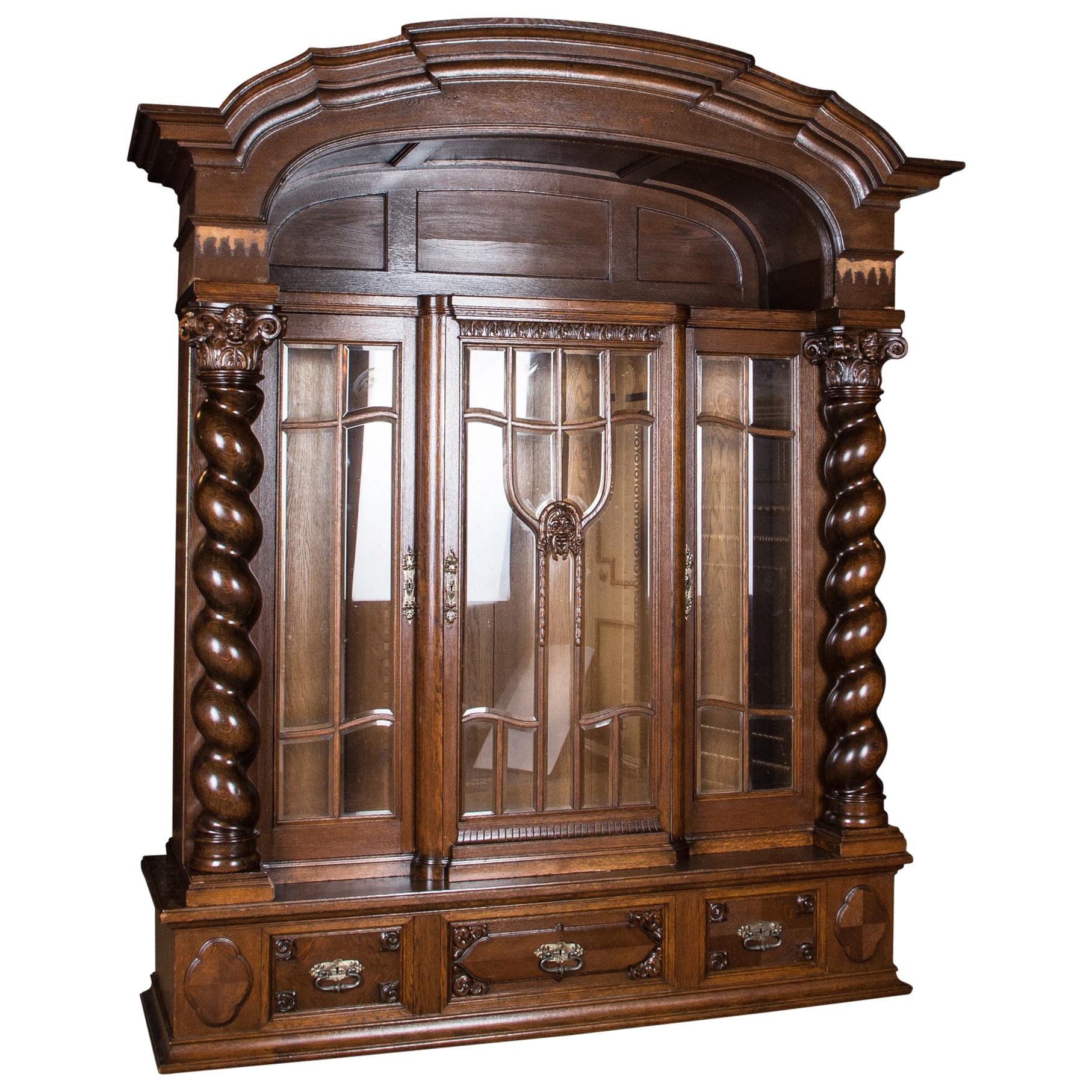 Castle Worthy Cabinet Neo Renaissance, circa 1860-1880 Oak