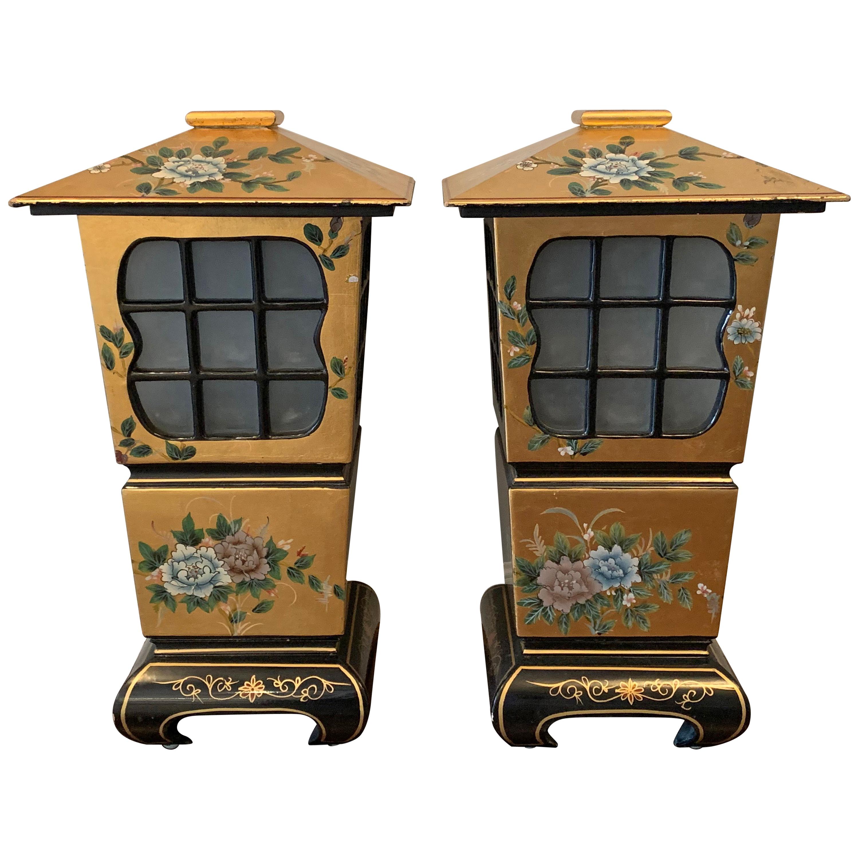 1950s Chinoiserie Large Black and Gold Lacquered Lantern Lamps, Pair
