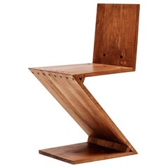 Zig-Zag Chair Designed by Gerrit Rietveld, Elm, circa 1960 Netherlands, Europe