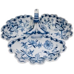 Plat de service à 3 lobes en porcelaine de Meissen de 1815:: motif oignon bleu