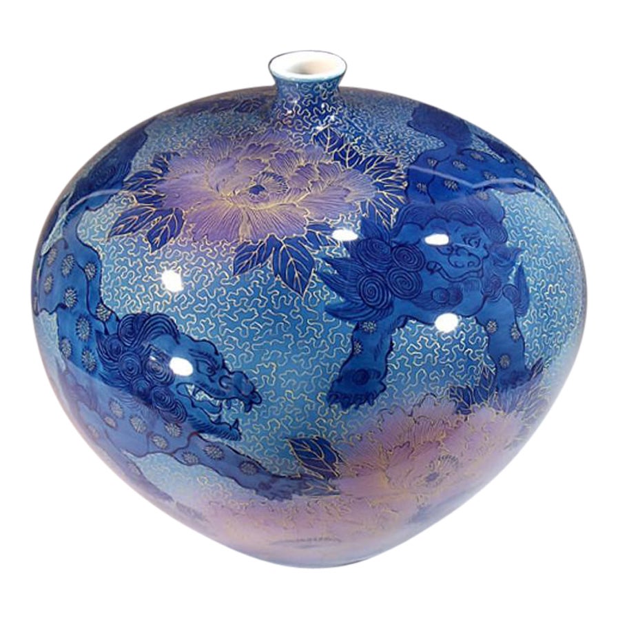 Vase japonais contemporain en porcelaine bleue et rose par un maître artiste, 4 pièces