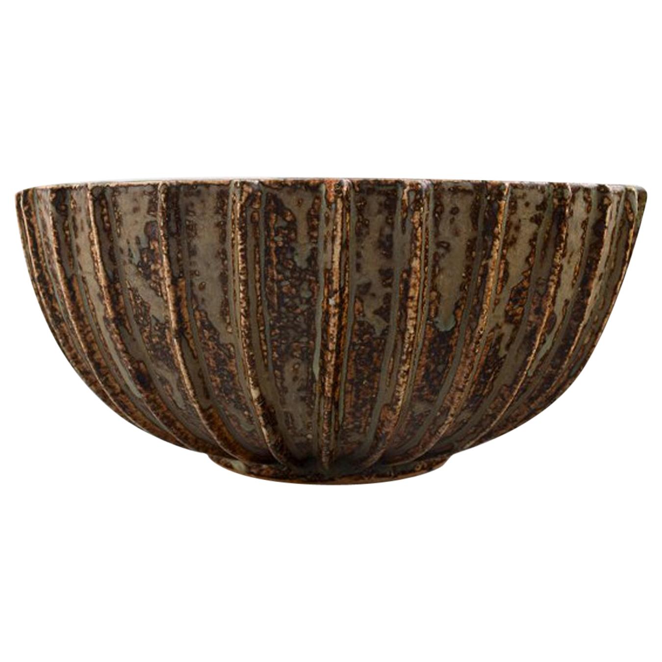 Arne Bang, Large Bowl with Fluted Corpus Decorated with Brown Speckled Glaze
