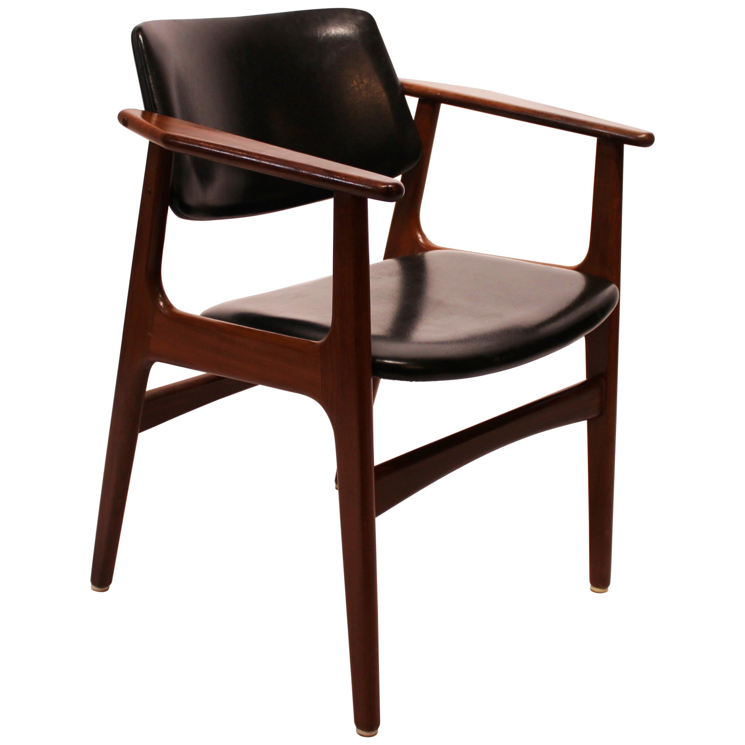 Armchair in Teak and Black Leather of Danish Design from the 1960s