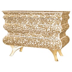 Commode de Vinci avec ornements en feuille d'or peints sur laiton