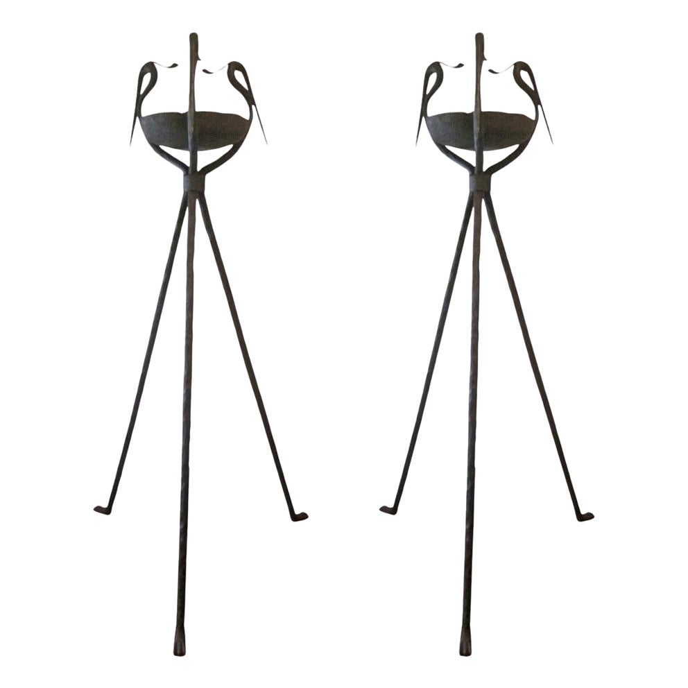 Paire de torchères / lampadaires néoclassiques en fer forgé de style français moderne, Giacometti