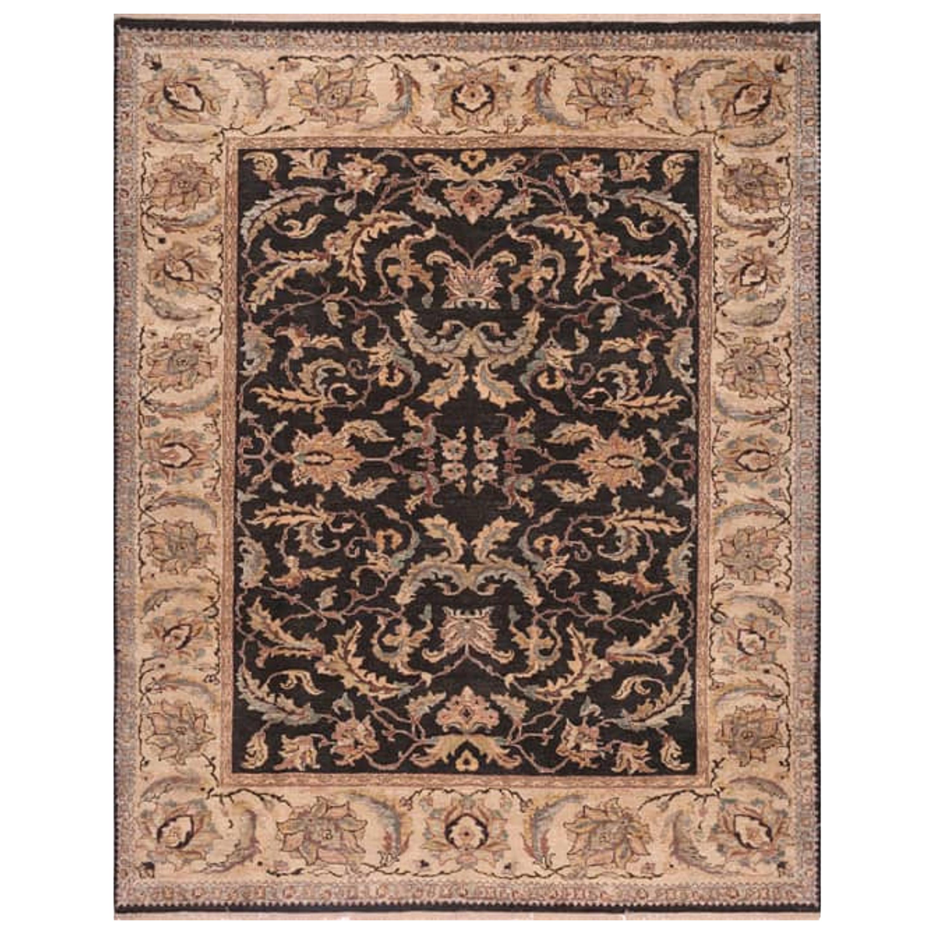 Traditional Handwoven Indian Agra Rug im Angebot