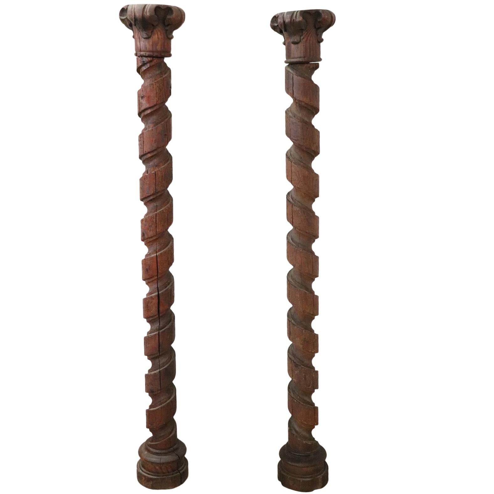 Paar geschnitzte Säulen aus italienischem Firholz aus dem 18. Jahrhundert