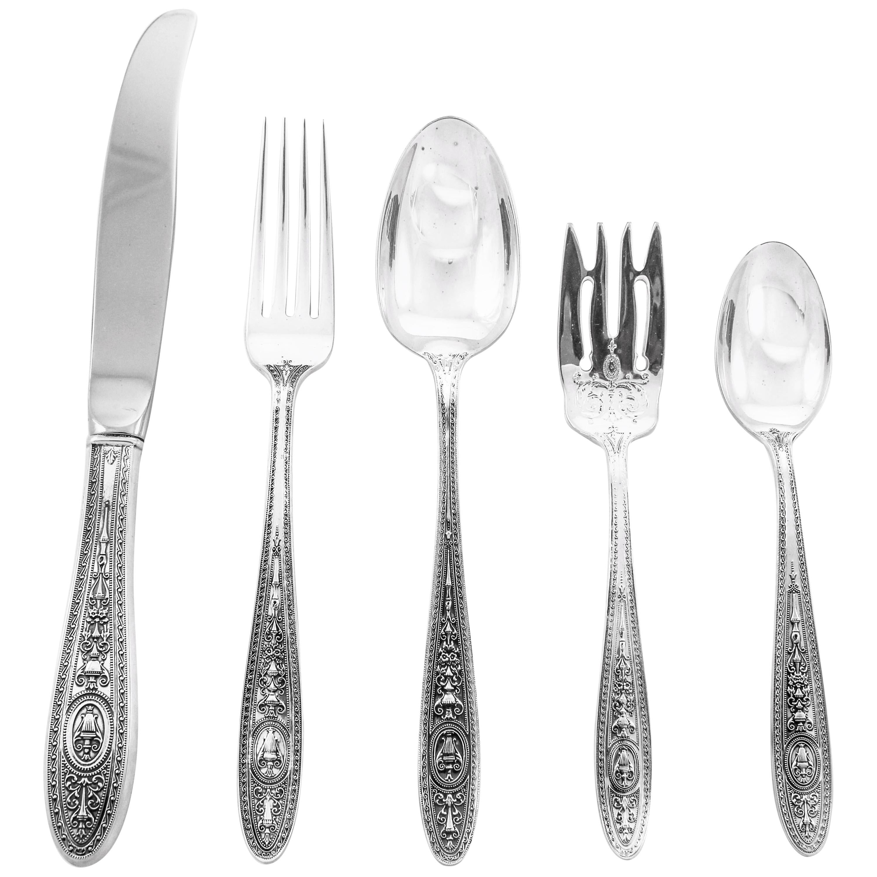 Service de couverts Wedgewood en argent sterling, service pour 16/80 pièces en vente