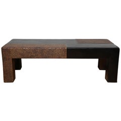 Table ou banc en laque noire et cuivre repoussé de Robert Kuo