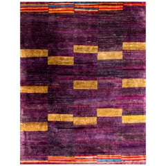 Moderner handgeknüpfter Teppich aus natürlicher Seide in Violett und Gold, auf Lager
