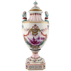 Antico vaso con coperchio in porcellana a smalti, stile classico, fine '800