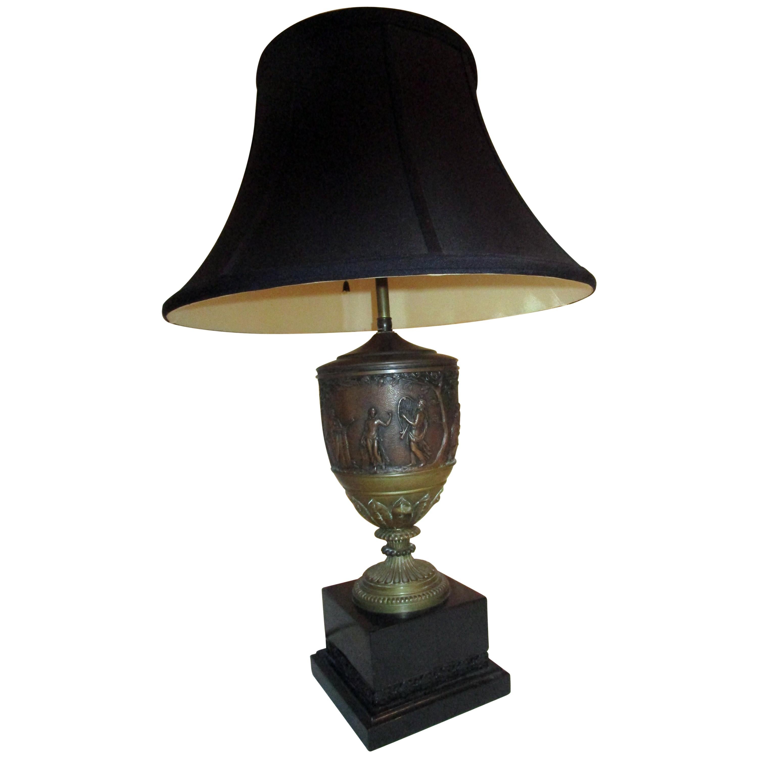 Lampe de style néo-grec français du XIXe siècle en laiton patiné et onyx