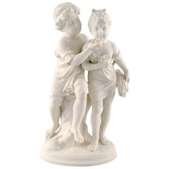 Scultura classica in biscuit su base, Gustafsberg, datata 1910, fratelli e sorelle