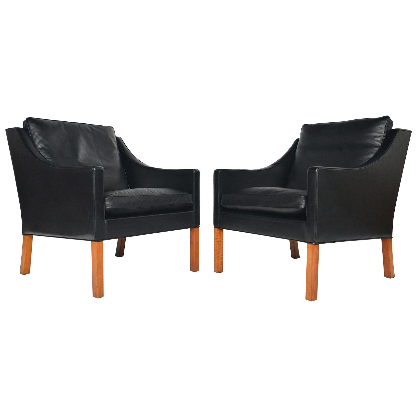 Pair of Børge Mogensen Model 2207 Black Leather Lounge Chairs