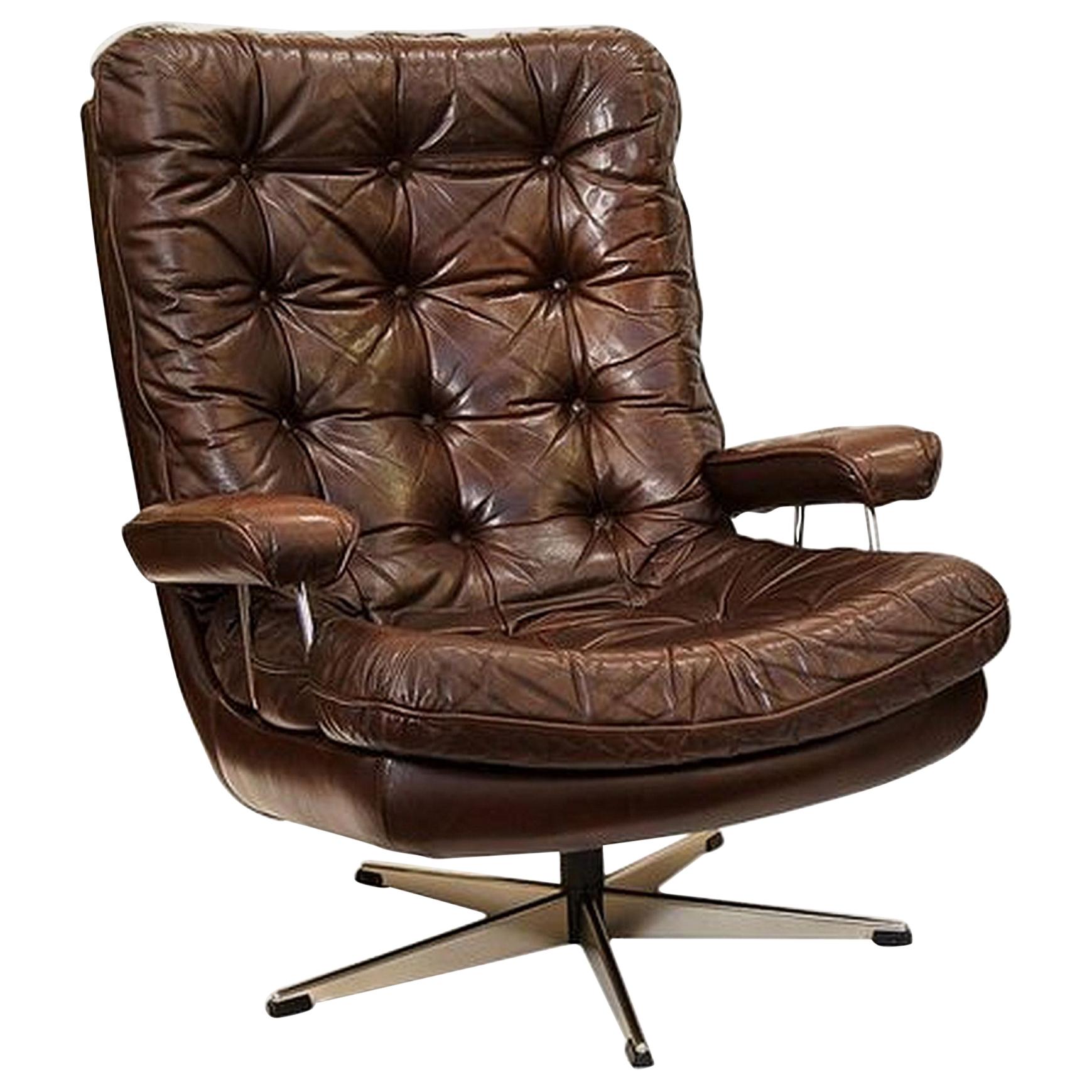 Danish Swivel Lounge Chair of Tufted Leather
